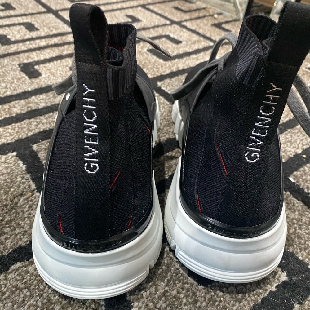 Givenchy - Picture 3 of 3